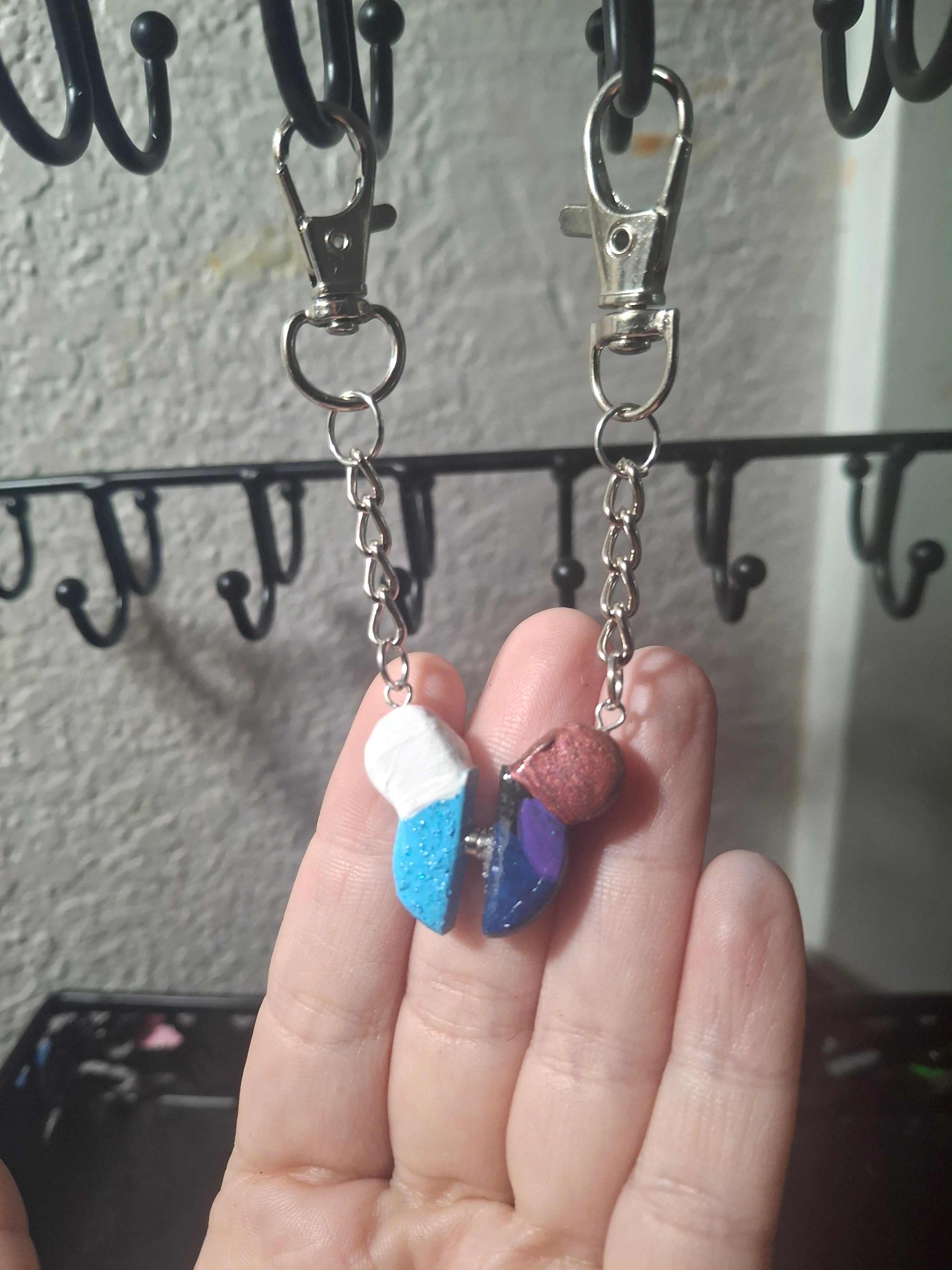Anna and Elsa couple/friendship magnetic keychain