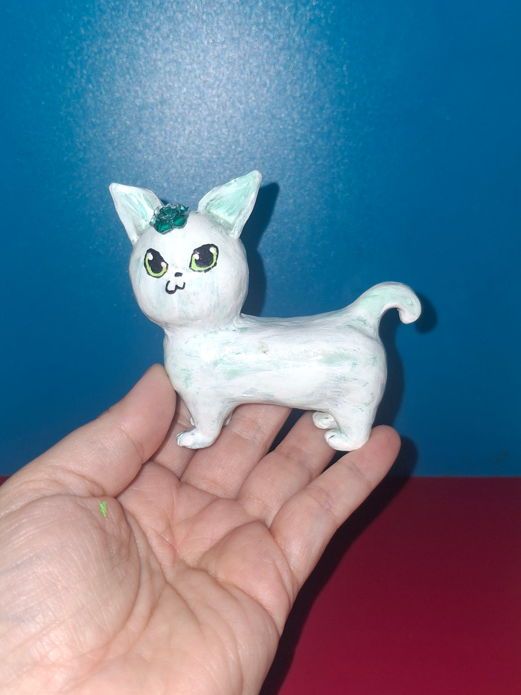 white/green cat